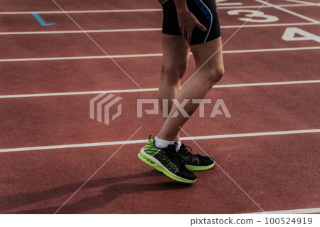 Runner track and field thigh injury Runner track and field thigh injury 100524919