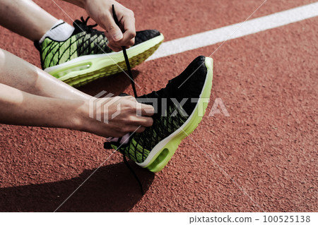 Runner track and field running shoes 100525138