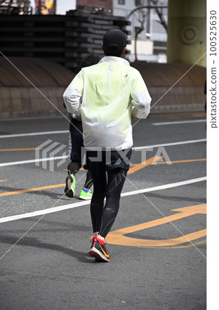 Marathon runner Marathon runner 100525630