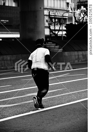 Marathon runner 100525678