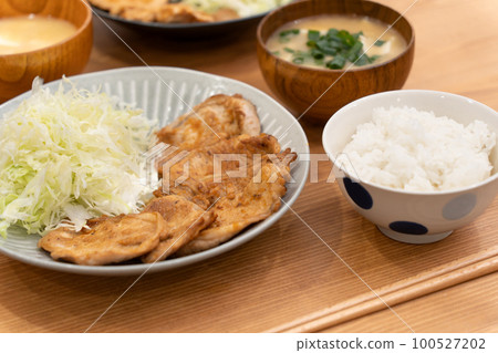 Ginger grilled pork set meal for dinner 100527202