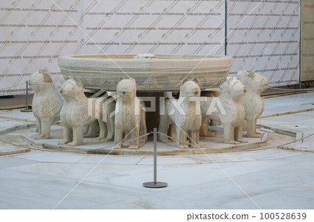 Alhambra Nasrid 宮殿、獅子宮和獅子庭院 Alhambra Nasrid 宮殿、獅子宮和獅子庭院 100528639