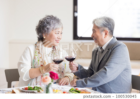 Senior couple celebrating anniversary 100530045