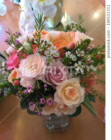 pink wedding bouquet 100531311