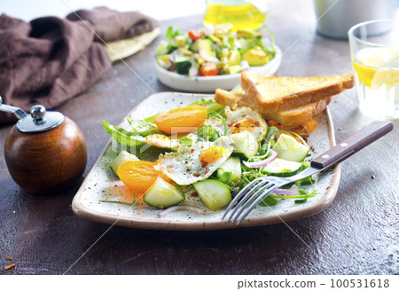 Avocado, vegetable and fried egg sandwich. Breakfast 100531618