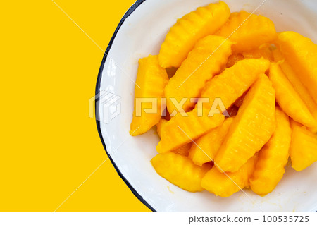 Sweet yellow mango fruit slices Sweet yellow mango fruit slices 100535725