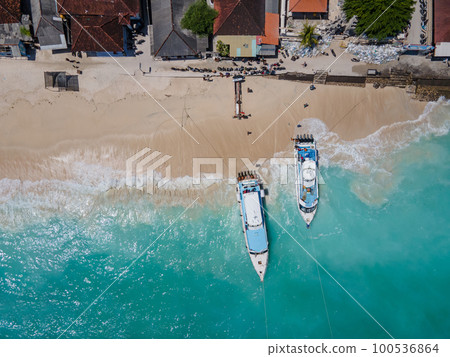 Aerial shoreline view of Jungutbatu beach at Nusa Lembongan 100536864