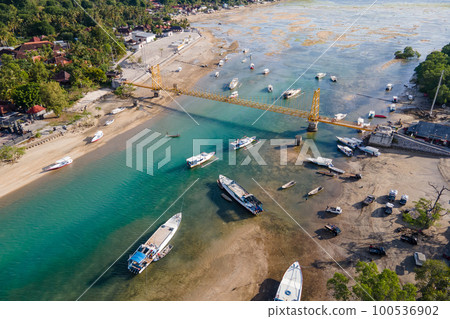 Yellow bridge connect Nusa Cheningan and Nusa Lembongan 100536902