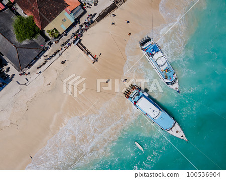 Aerial shoreline view of Jungutbatu beach at Nusa Lembongan 100536904
