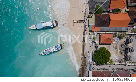 Aerial shoreline view of Jungutbatu beach at Nusa Lembongan Aerial shoreline view of Jungutbatu beach at Nusa Lembongan 100536906