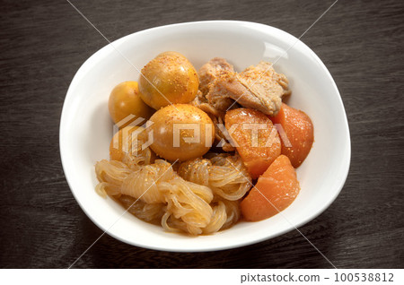 chicken kumquat, stewed dish chicken kumquat, stewed dish 100538812