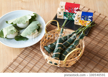 Tango no Sekku Chimaki and Kashiwa Mochi 100540591
