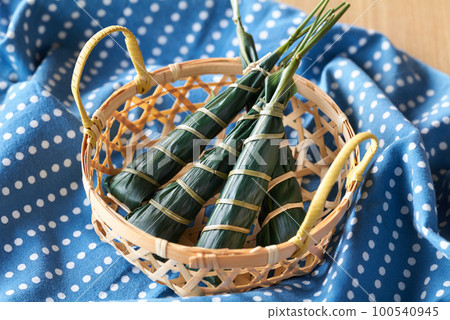 Chimney served in a basket 100540945