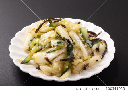 Cabbage and Cucumber with Salted Kelp 100541923