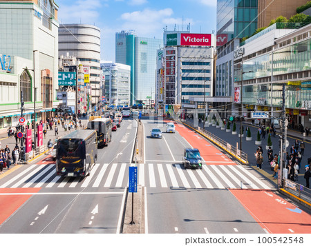 Shinjuku Station South Exit *partially soft focus 100542548