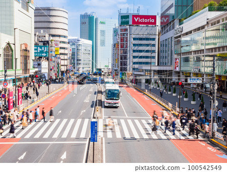 Shinjuku Station South Exit *partially soft focus 100542549