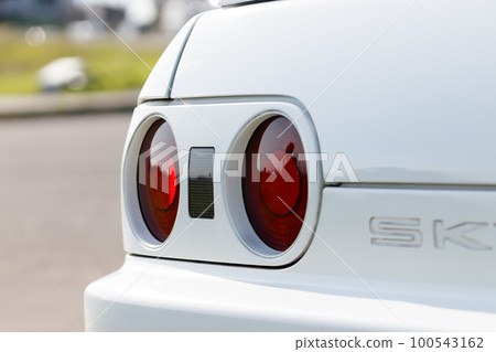 classic car. white nissan skyline tail lamp 100543162