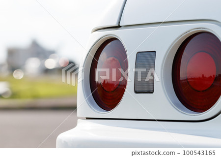 classic car. white nissan skyline tail lamp 100543165