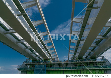 Construction site of the Shin-Meishin Expressway in Hirakata City, Osaka Prefecture 100543783