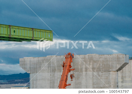 Construction site of the Shin-Meishin Expressway in Hirakata City, Osaka Prefecture 100543797