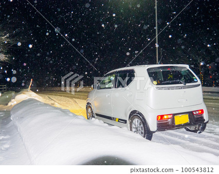 drive on snowy road drive on snowy road 100543812