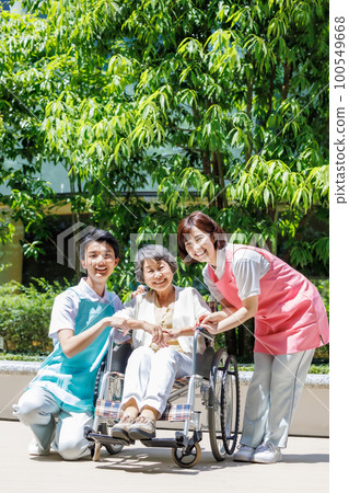 Senior woman in a wheelchair and long-term care staff shooting cooperation "LINK FOREST" Senior woman in a wheelchair and long-term care staff shooting cooperation "LINK FOREST" 100549668