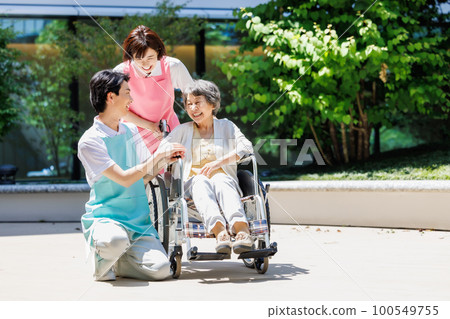 Senior woman in a wheelchair and long-term care staff shooting cooperation "LINK FOREST" Senior woman in a wheelchair and long-term care staff shooting cooperation "LINK FOREST" 100549755