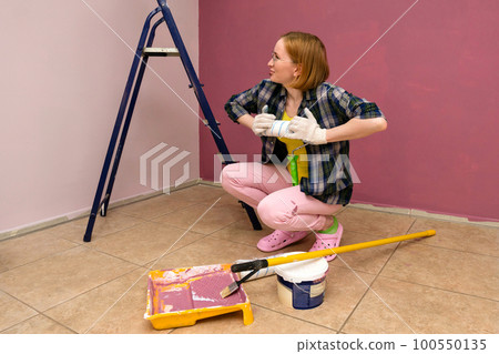 Repair. Painting walls with roller Repair. Painting walls with roller 100550135