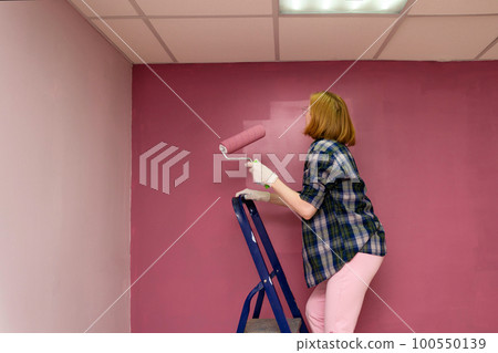 Repair. Painting walls with roller Repair. Painting walls with roller 100550139