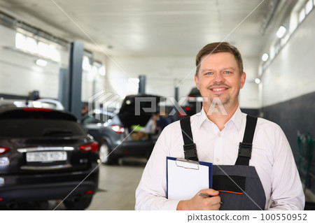 Portrait of confident male mechanic in workshop 100550952