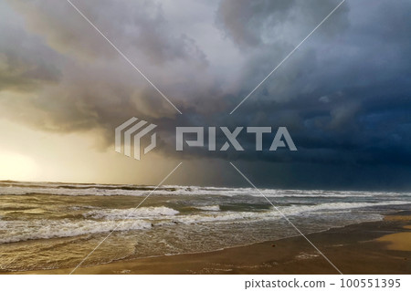 Seascape. Dramatic sunset 100551395