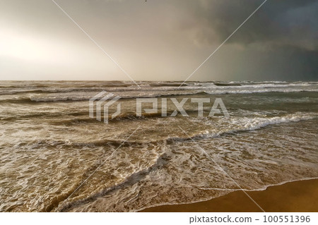 Seascape. Dramatic sunset 100551396