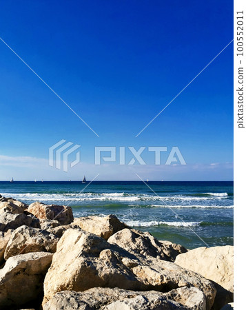 Natural large breakwater stones 100552011