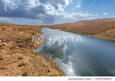 Emblase de los Molinos water reservoir in the centre of the island of Fuerteventura 100556007