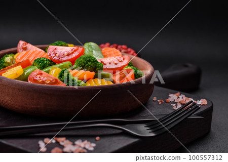 Salad of fresh and steamed vegetables cherry tomatoes, broccoli and carrots Salad of fresh and steamed vegetables cherry tomatoes, broccoli and carrots 100557312