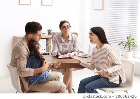 Professional psychologist working with family in office 100562426