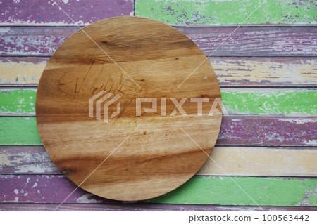 wooden chopping board on black background top down wooden chopping board on black background top down 100563442