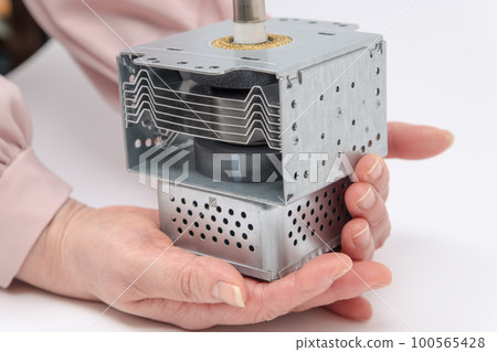 [Woman with a magnetron] 100565428