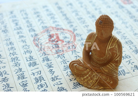 Sutra paper and seated statue of Amida Nyorai 2 100569621