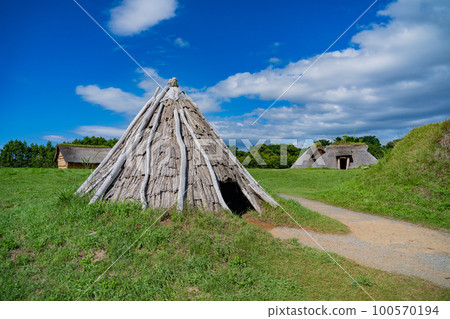 World Cultural Heritage Sannai Maruyama Ruins Pit Building (Aomori City, Aomori Prefecture) 100570194