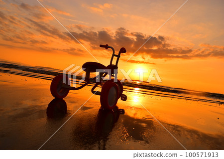 sunset and tricycle 100571913