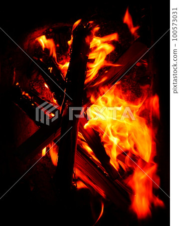 從上面看到的火 100573031