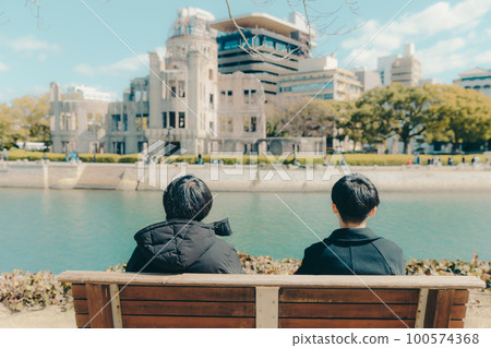 男大學生觀光照片 100574368