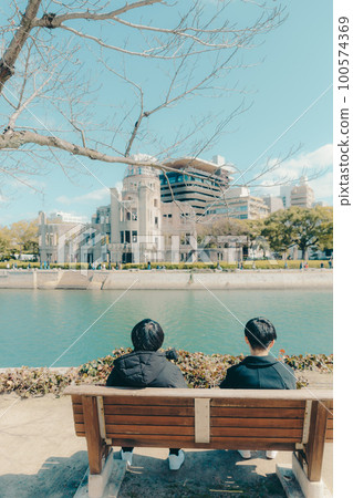 男大學生觀光照片 100574369