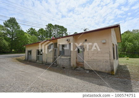 Former Betsukai Municipal Tramway Okukousu Stop Waiting Room and Staff Housing 100574751