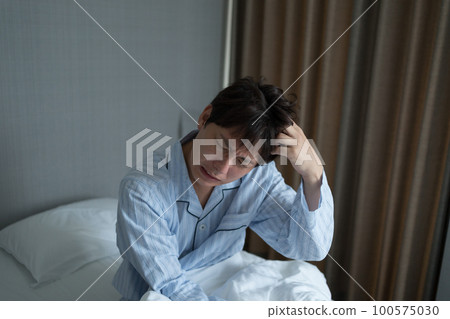A man in his 40s in the bedroom A man in his 40s in the bedroom 100575030