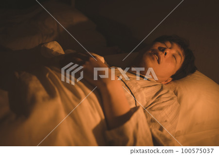 Sleeping with a man in his 40s 100575037