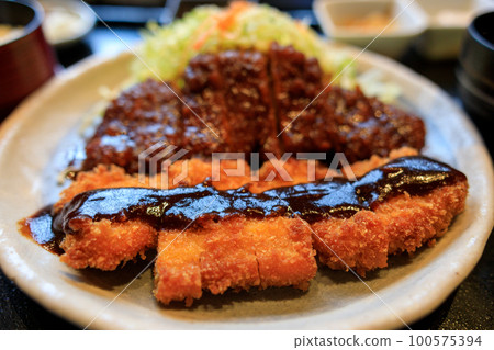美味的名古屋味噌炸豬排 美味的名古屋味噌炸豬排 100575394