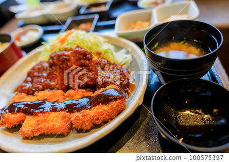 美味的名古屋味噌炸豬排 100575397