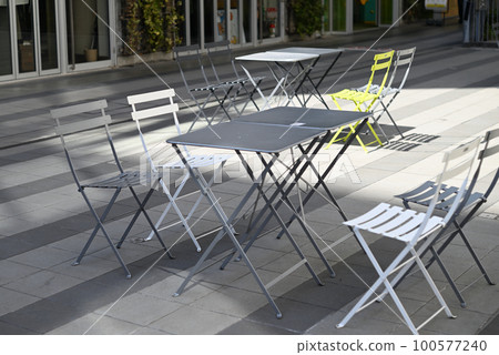 Beautiful outdoor table and chairs 100577240